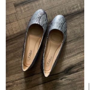 J Mark women’s flats size 8